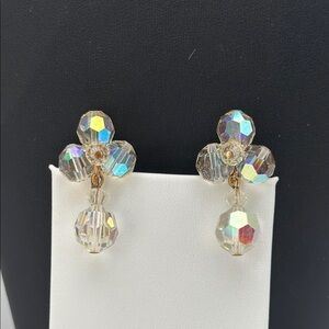 Beautiful vintage clear iridescent Aurora borealis bead dangle clip on earrings